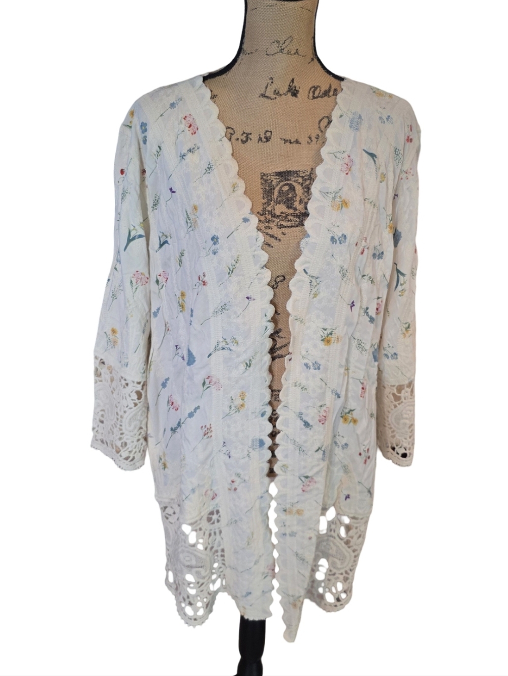 Solitaire Lightweight Floral Crochet Trim Kimono‎ Cardigan White Pastel Flowers